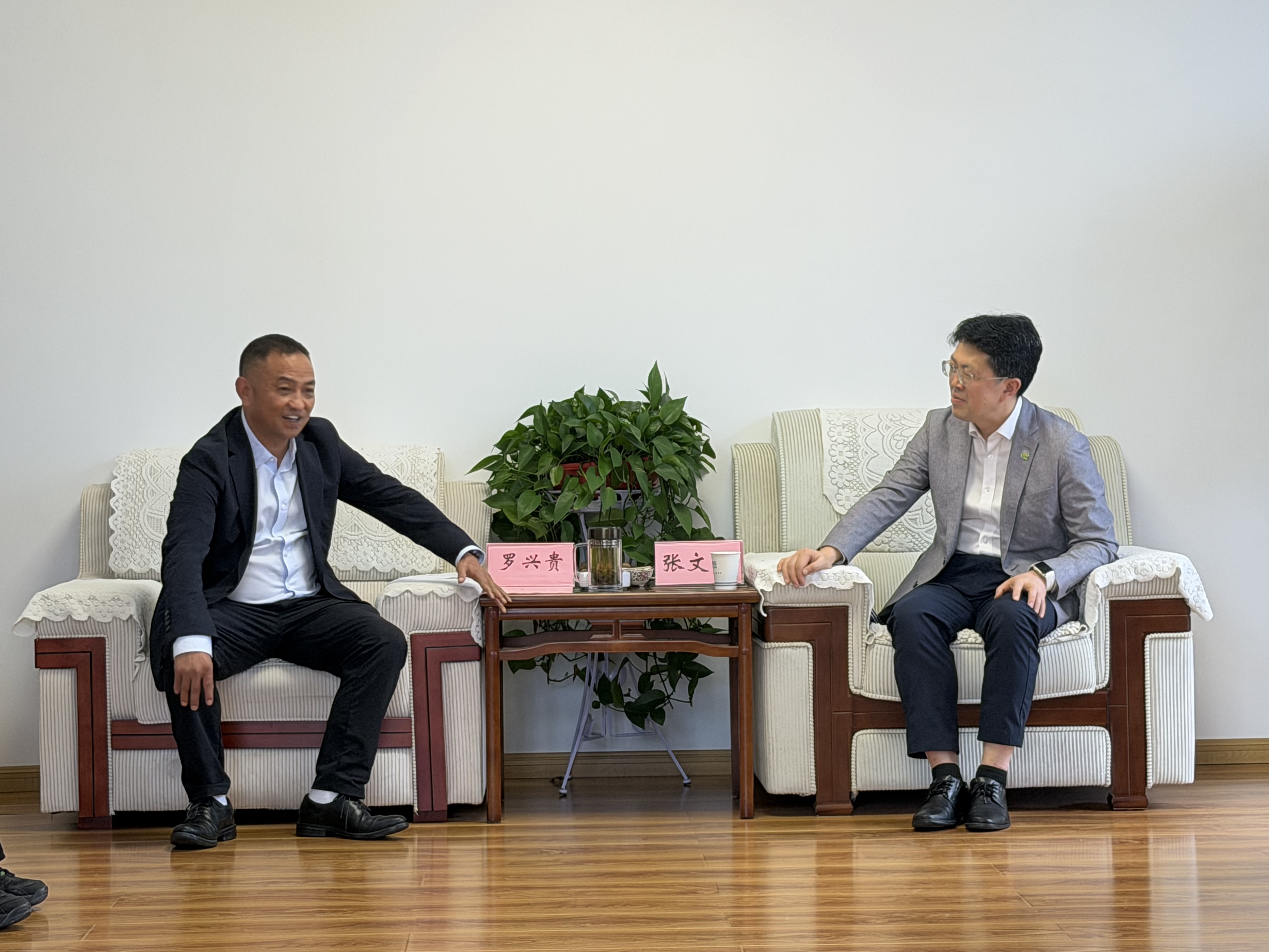 罗兴贵 与横琴张文骥.jpg 罗兴贵 与横琴张文骥.jpg